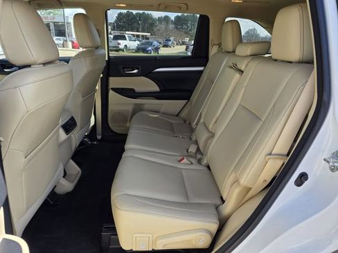 Used 2017 Toyota Highlander XLE image 15