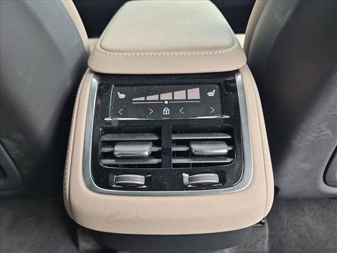 Used 2026 Volvo XC90 B6 Plus w/ Protection Package Premier AWD/4WD image 16