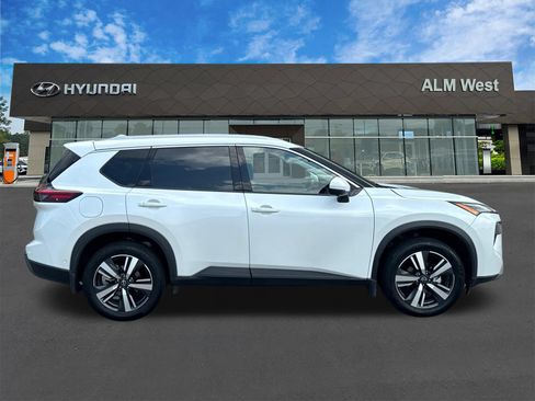Used 2024 Nissan Rogue SL w/ SL Premium Package FWD image 4
