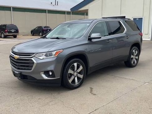 Used 2020 Chevrolet Traverse LT w/ LT Premium Package AWD/4WD image 4