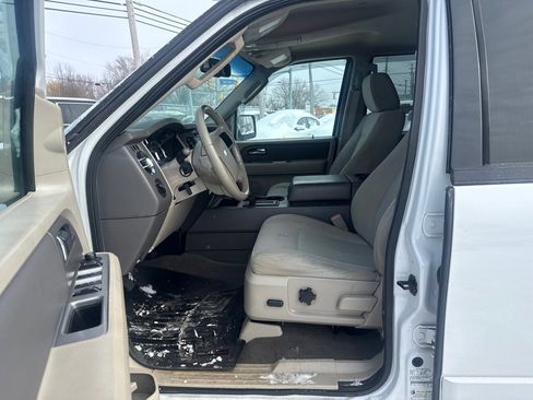 Used 2010 Ford Expedition XLT image 9