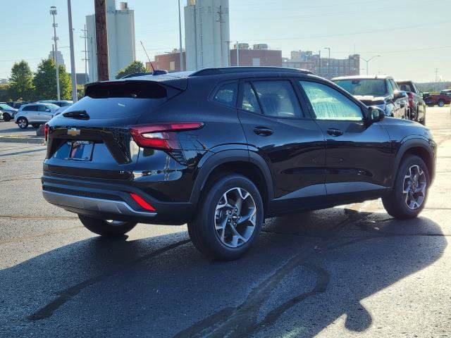 New 2026 Chevrolet Trax LT w/ Driver Confidence Package FWD image 2