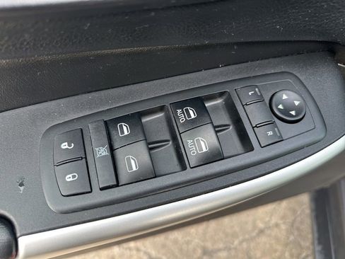 Used 2018 Jeep Cherokee Trailhawk w/ Cold Weather Group AWD/4WD image 15