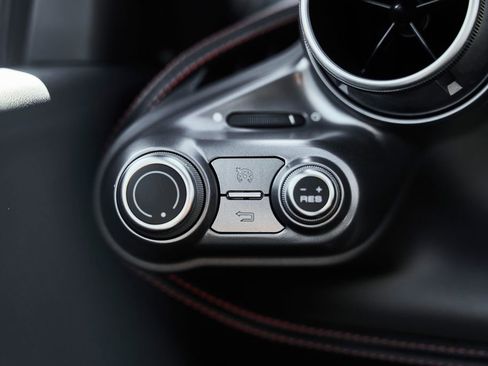 Used 2023 Ferrari F8 Tributo image 38