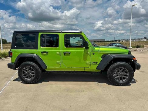 Used 2025 Jeep Wrangler Unlimited Sport AWD/4WD image 2