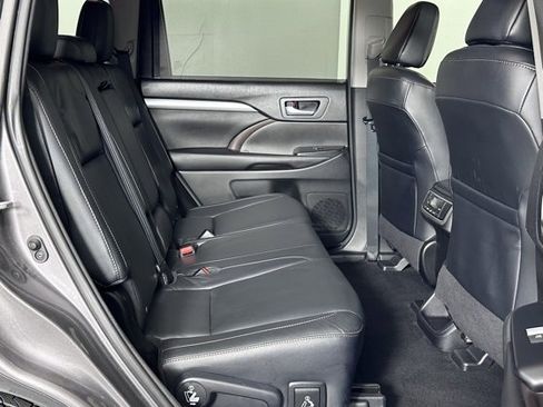 Used 2016 Toyota Highlander XLE image 30
