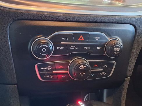 Used 2019 Dodge Charger SXT w/ Cold Weather Package AWD/4WD image 19