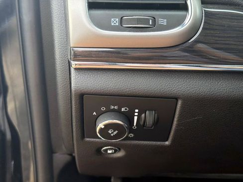 Used 2018 Jeep Grand Cherokee Overland RWD image 28