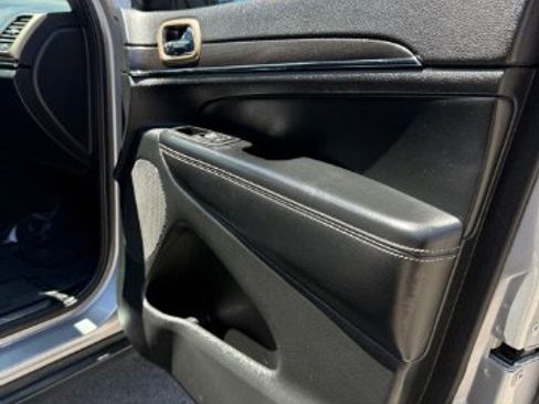 Used 2015 Jeep Grand Cherokee Limited image 14