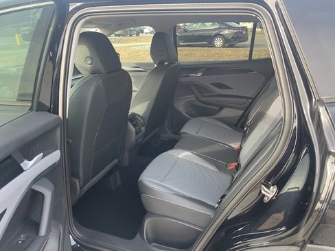 New 2025 Volkswagen Tiguan SE image 5