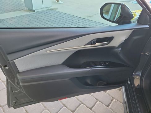 Used 2025 Toyota Camry SE image 10