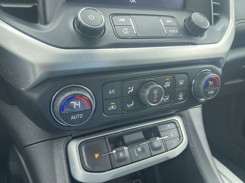 Used 2023 GMC Acadia SLT image 16