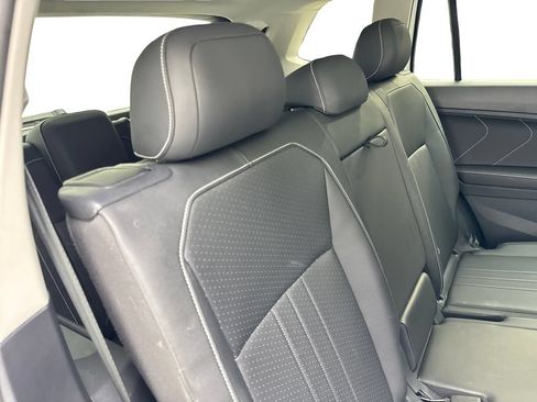 Used 2023 Volkswagen Tiguan SE w/ Panoramic Sunroof Package FWD image 43