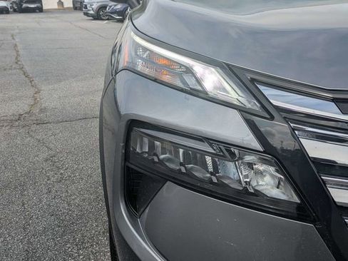 Used 2025 Nissan Rogue SV w/ SV Premium Package image 10