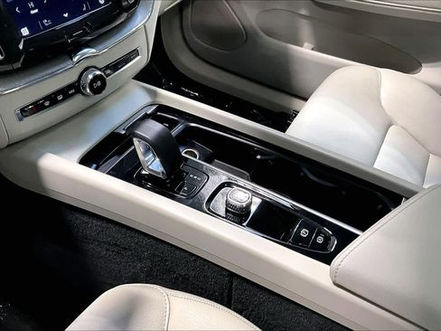 Used 2023 Volvo XC60 B5 Plus w/ Climate Package image 16