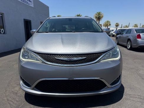 Used 2017 Chrysler Pacifica Limited w/ UConnect Theater Package FWD image 8