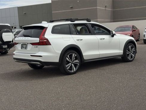 New 2026 Volvo V60 B5 Cross Country Plus w/ Climate Package AWD/4WD image 7