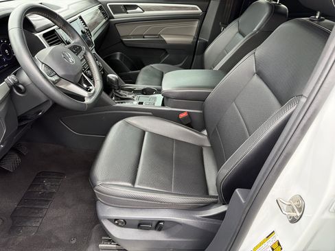Used 2023 Volkswagen Atlas Cross Sport SE image 9