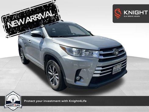 Used 2017 Toyota Highlander XLE AWD/4WD image 1