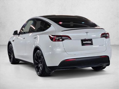 Used 2021 Tesla Model Y Long Range image 8
