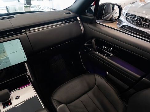 Used 2024 Land Rover Range Rover SE image 12