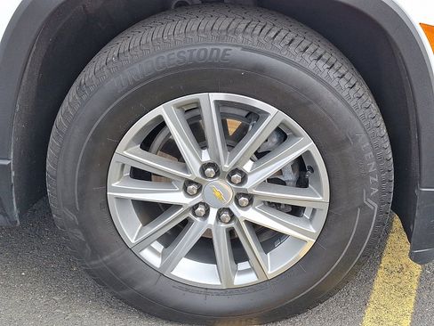 Used 2023 Chevrolet Traverse LT image 9