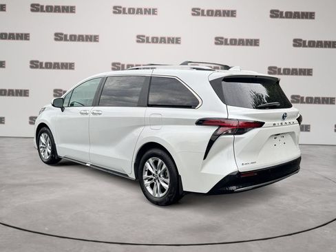 Used 2025 Toyota Sienna Limited AWD/4WD image 3