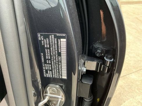 New 2025 Porsche Macan image 32