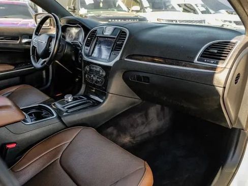 Used 2019 Chrysler 300 Limited RWD image 18