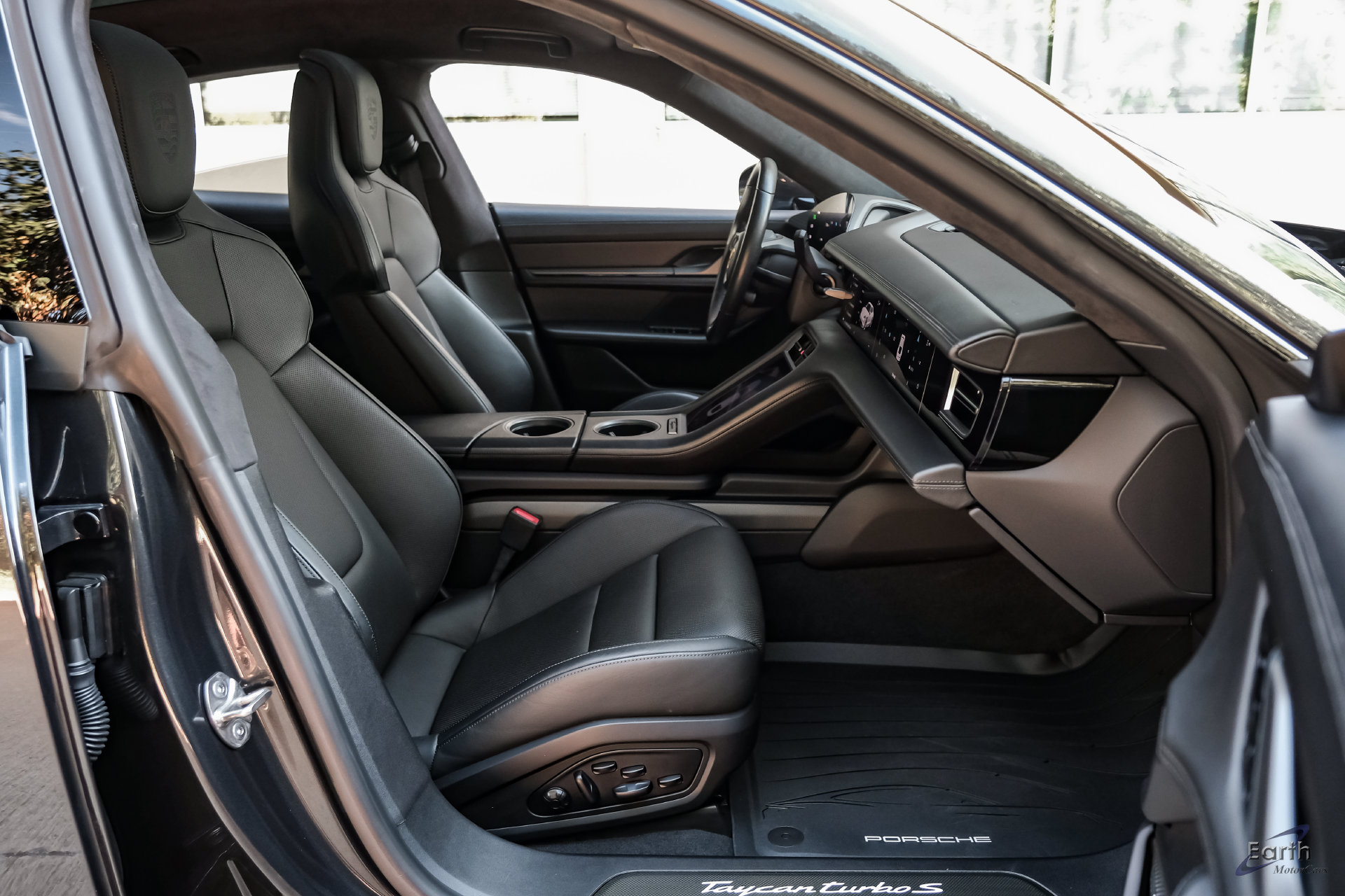 Used 2021 Porsche Taycan Turbo S AWD/4WD image 44