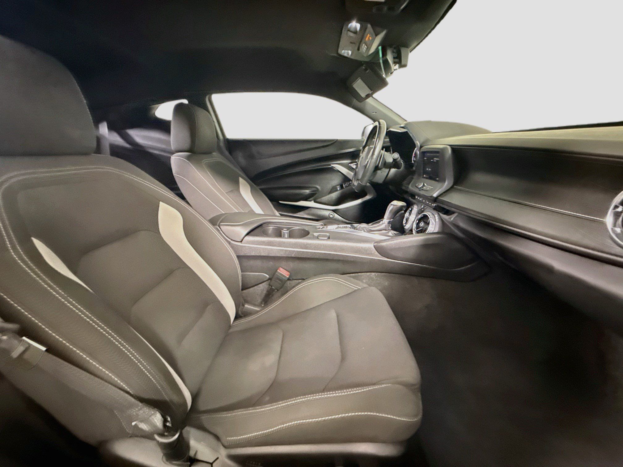 Used 2020 Chevrolet Camaro LT RWD image 27