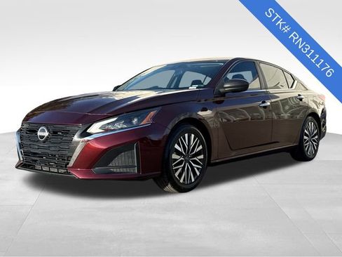 Used 2024 Nissan Altima 2.5 SV image 3