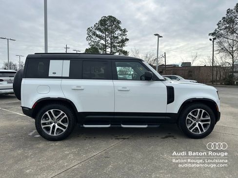 Used 2024 Land Rover Defender 110 X-Dynamic SE AWD/4WD image 4