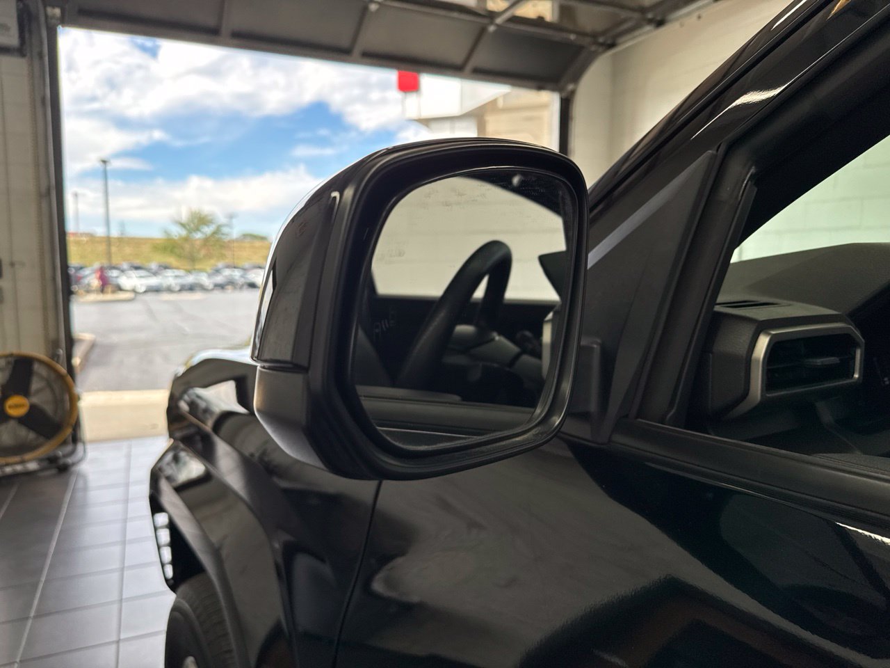 Used 2024 Toyota Tacoma SR5 AWD/4WD image 12