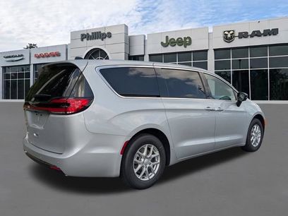 New 2026 Chrysler Pacifica Select