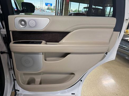 Used 2018 Lincoln Navigator Reserve w/ Technology Package image 29
