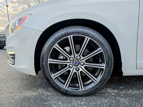 Used 2018 Volvo S60 T5 Inscription image 15