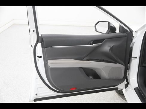 Used 2024 Toyota Camry LE FWD image 4