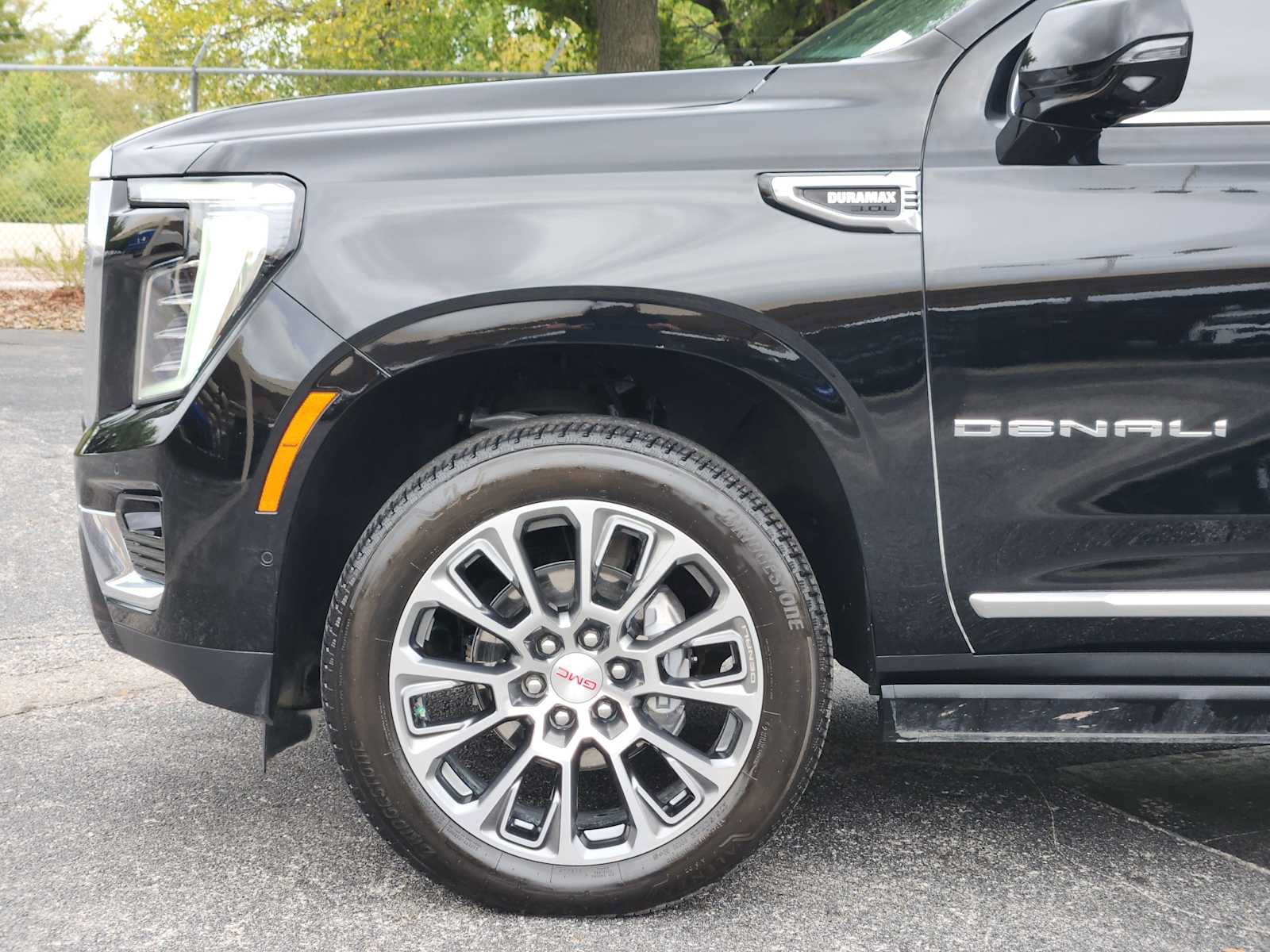 Used 2026 GMC Yukon XL Denali w/ Denali Reserve Package AWD/4WD image 8