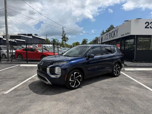 Used 2022 Mitsubishi Outlander SE FWD image 1