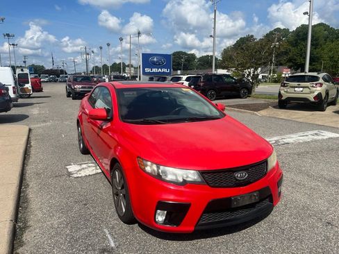 Used 2011 Kia Forte Koup SX FWD image 2