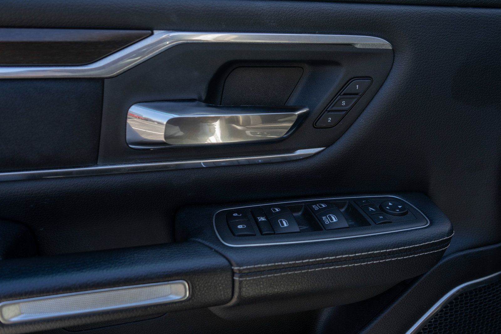 Used 2022 RAM 1500 Laramie AWD/4WD image 14