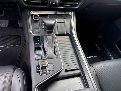 Used 2026 Lexus GX 550 w/ Cold Area Package AWD/4WD image 16