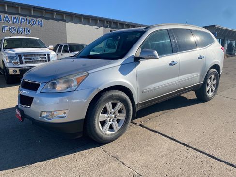 Used 2011 Chevrolet Traverse LT w/ Personal Connectivity Package image 2