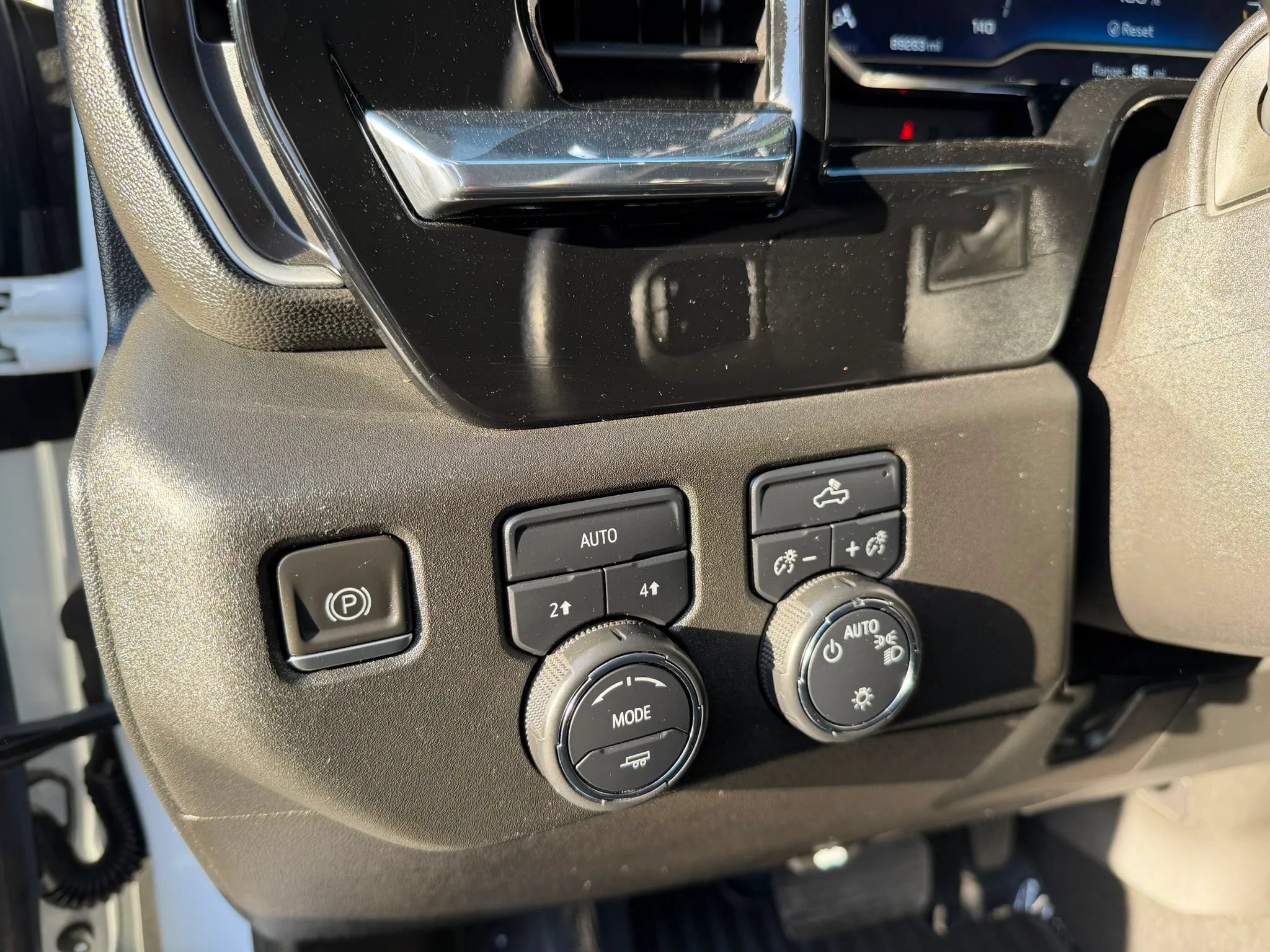 Used 2023 Chevrolet Silverado 1500 LT AWD/4WD image 17