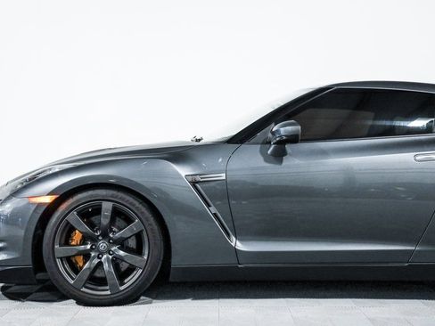 Used 2009 Nissan GT-R Premium image 17