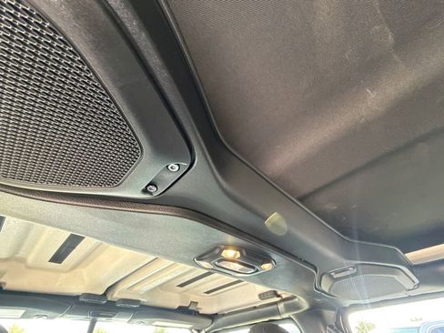 Used 2023 Jeep Wrangler Sport S image 17