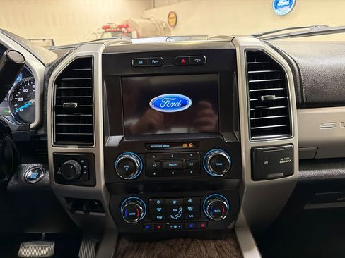 Used 2019 Ford F250 Lariat w/ Lariat Ultimate Package AWD/4WD image 17