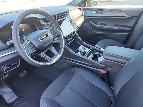 New 2025 Jeep Grand Cherokee Laredo X w/ Luxury Tech Group I image 22