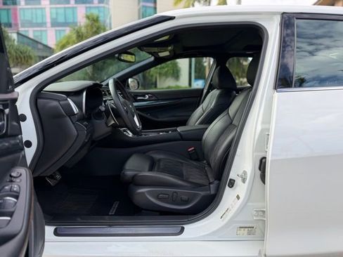 Used 2022 Nissan Maxima SR w/ Sport Mat Group image 9